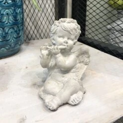 Ange Flûtiste Ciment Patiné 9x11cm