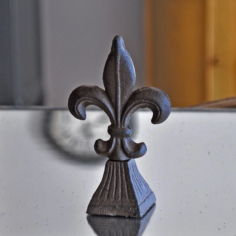 Fleurs De Lys En Fonte 7x4x12cm