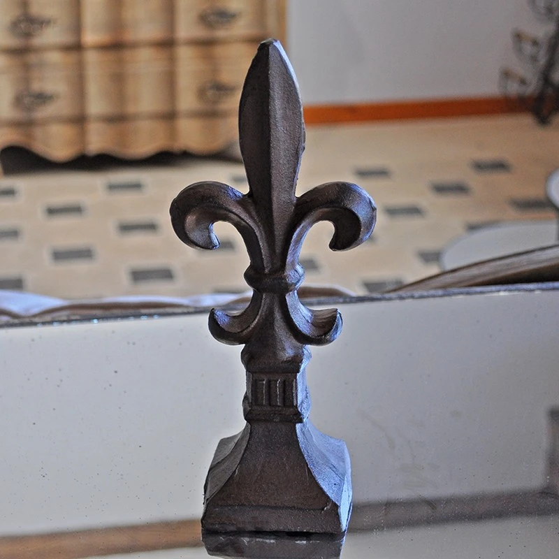 Grande Fleur De Lys Fonte 10x8x25cm